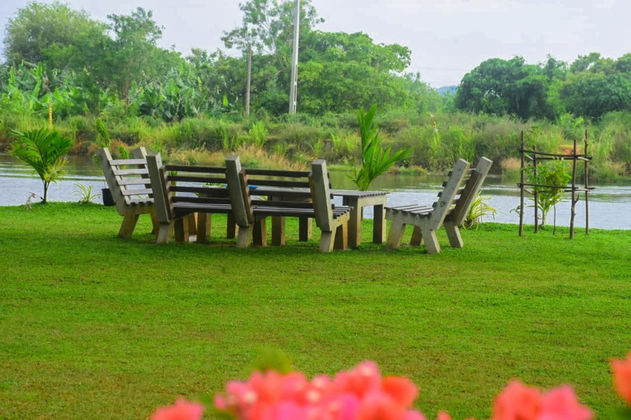 Canal Side Safari Resort Udawalawe Exterior photo